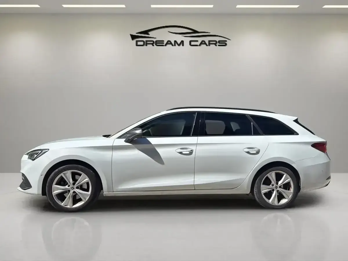 Usado Seat Leon FR 150 CV (110 kW) 2021 Blanco Familiar