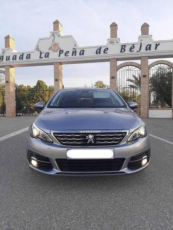 Usado Peugeot 308 Allure 130 CV (95 kW) 2020 Gris