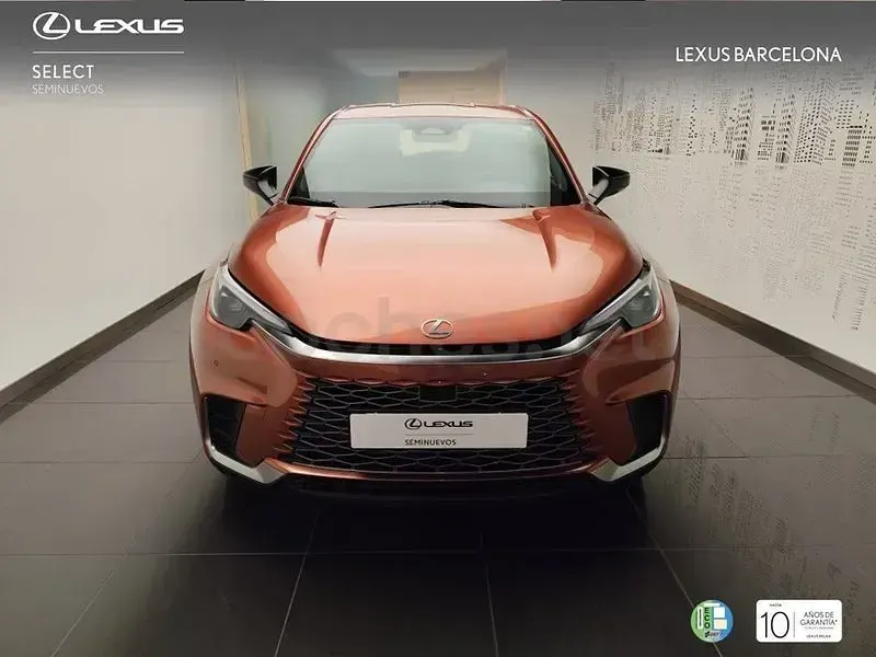 Usado Lexus LBX 136 CV (100 kW) 2026 Gris / plata SUV