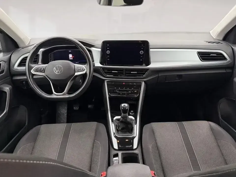 Usado VW T-Roc Life 110 CV (80 kW) 2023 Gris SUV