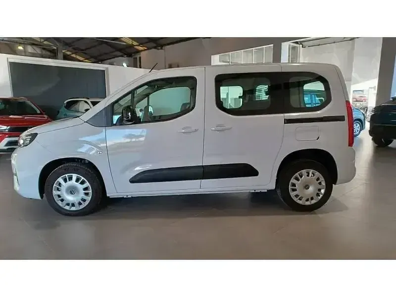 Usado Opel Combo Business Edition 102 CV (75 kW) 2024 Blanco Monovolumen