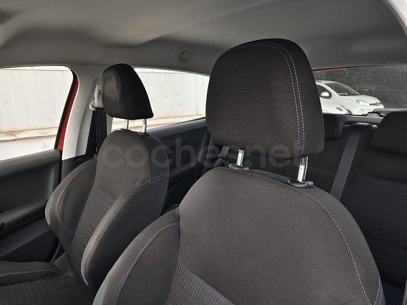 Usado Peugeot 208 Allure 82 CV (60 kW) 2014 Rojo Utilitario