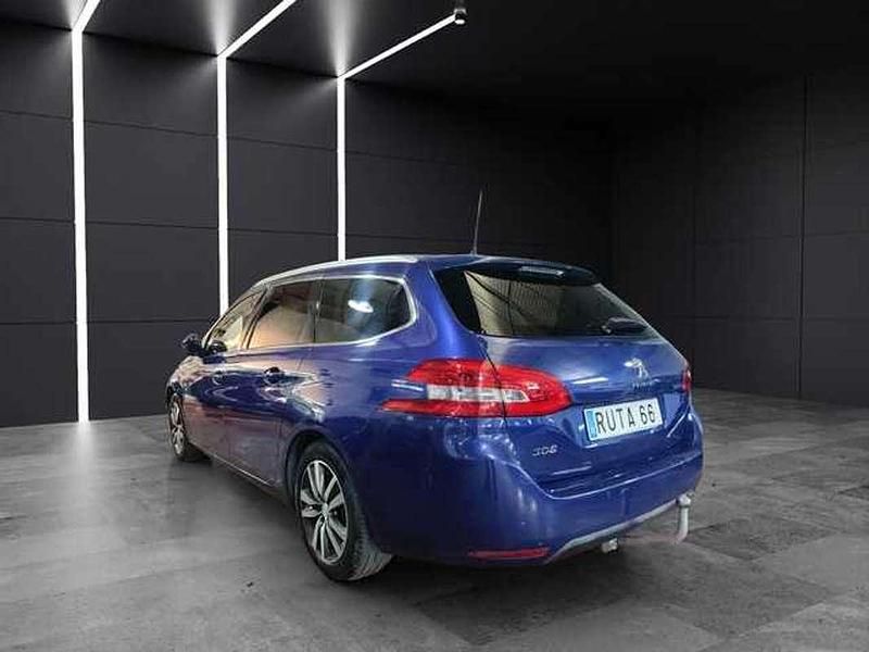 Usado Peugeot 308 SW Allure 131 CV (96 kW) 2018 Azul Familiar