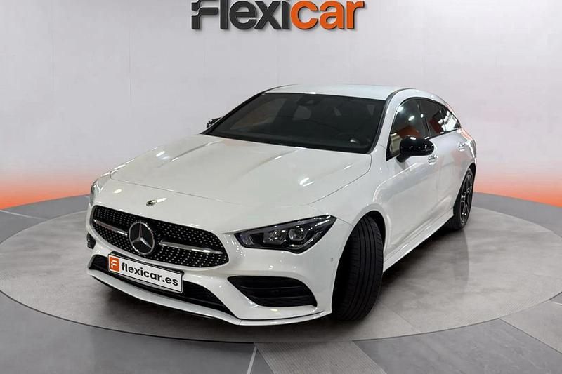 Usado Mercedes CLA200 Shooting Brake 150 CV (110 kW) 2023 Blanco Familiar