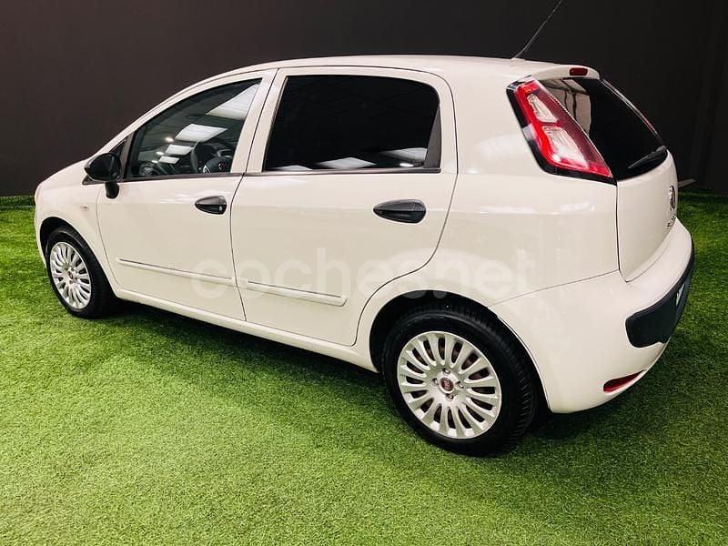 Usado Fiat Punto Evo Dynamic 75 CV (55 kW) 2012 Blanco Utilitario