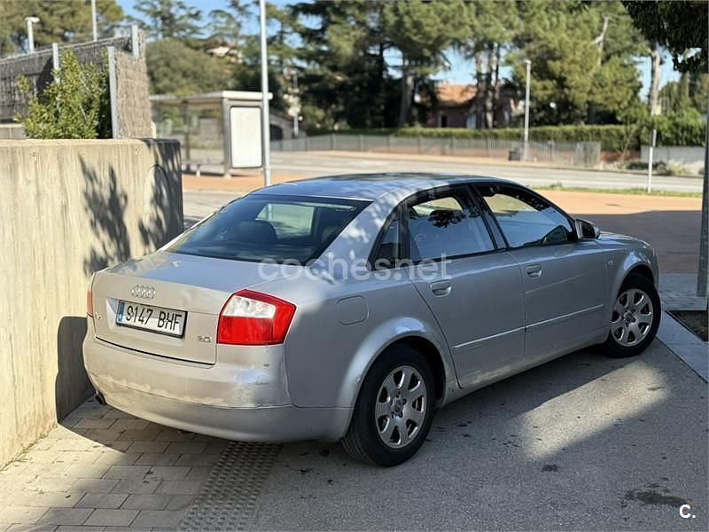 Usado Audi A4 130 CV (95 kW) 2001 Gris / plata Berlina