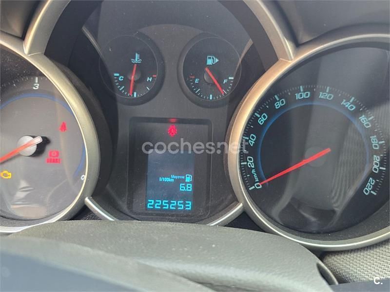 Usado Chevrolet Cruze LS 125 CV (91 kW) 2010 Blanco Berlina