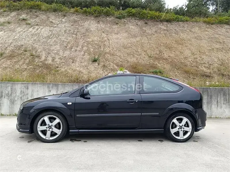 Usado Ford Focus Sport 136 CV (100 kW) 2005 Negro Berlina