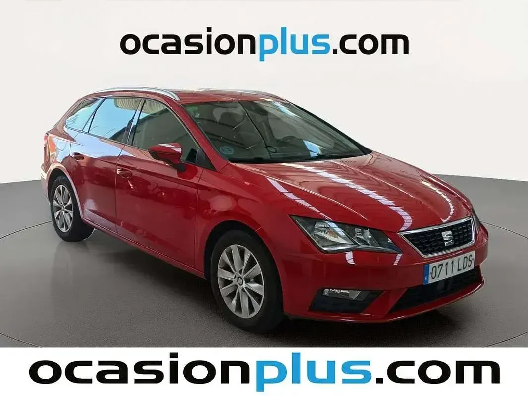 Usado Seat Leon ST Style 131 CV (96 kW) 2020 Rojo Familiar