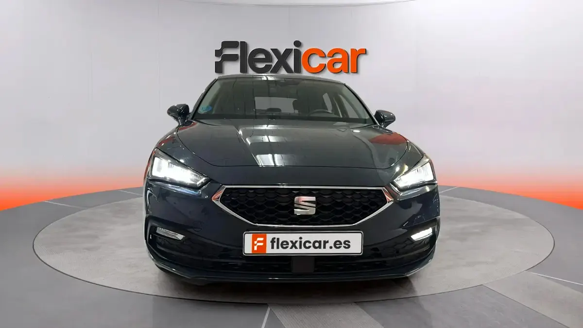 Usado Seat Leon Style 116 CV (85 kW) 2025 Gris Familiar