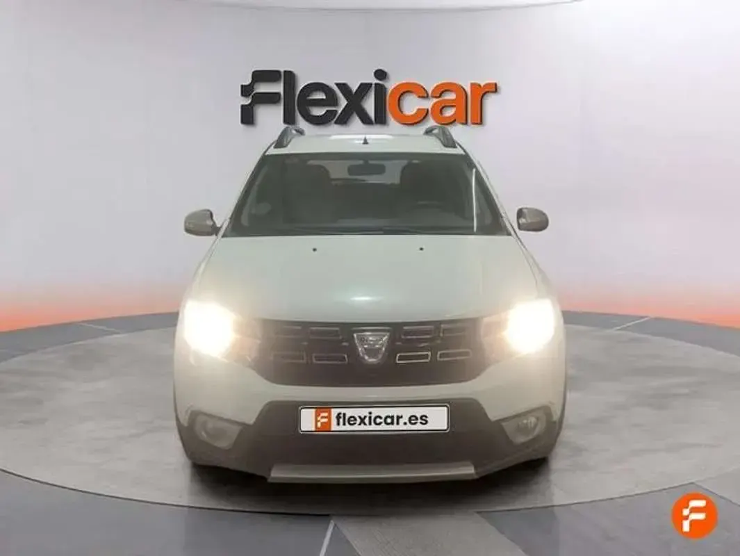 Usado Dacia Sandero Stepway 90 CV (66 kW) 2017 Blanco Berlina