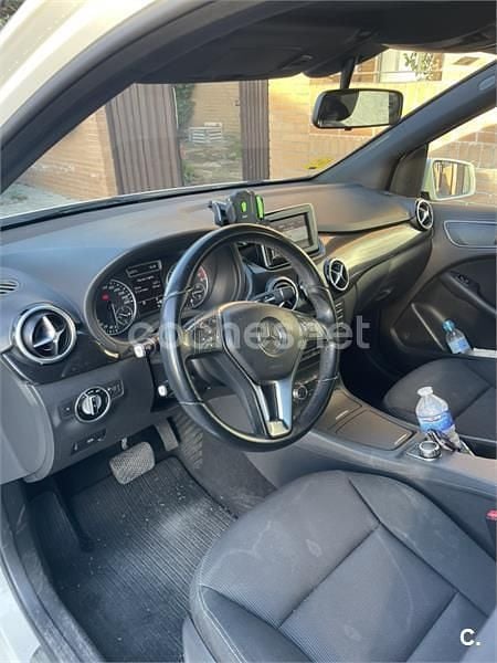 Usado Mercedes B180 109 CV (80 kW) 2013 Blanco Monovolumen