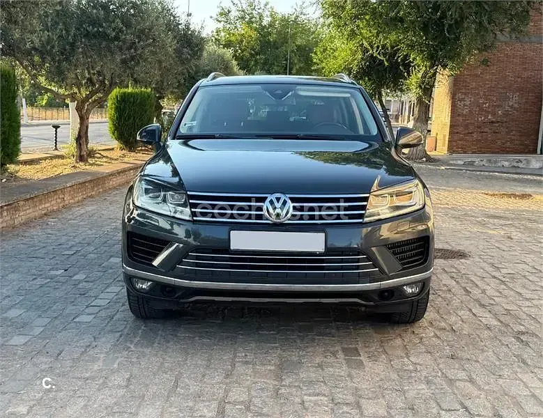 Usado VW Touareg R-line 262 CV (192 kW) 2016 Gris / plata SUV