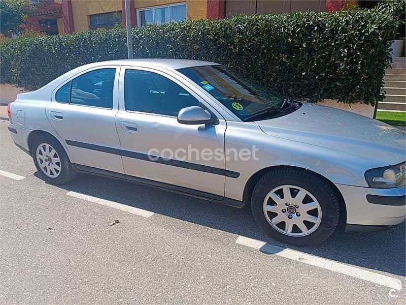 Usado Volvo S60 140 CV (102 kW) 2003 Gris / plata Berlina