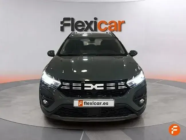 Usado Dacia Jogger Essentiel 100 CV (73 kW) 2023 Verde Monovolumen