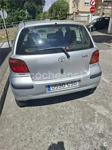 Usado Toyota Yaris T2 65 CV (47 kW) 2004 Gris / plata Berlina