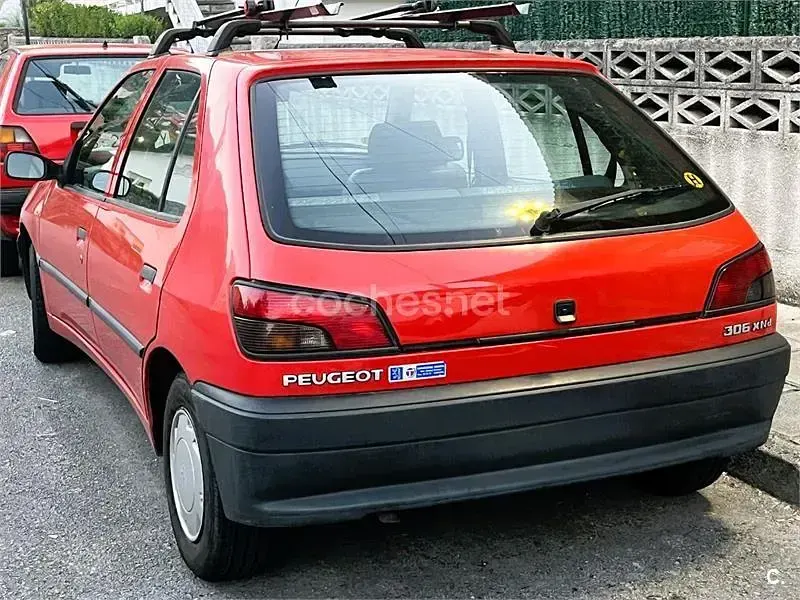 Usado Peugeot 306 71 CV (52 kW) 1995 Rojo Berlina
