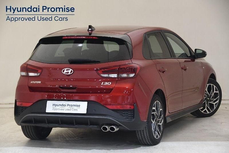 Usado Hyundai i30 N Line 100 CV (73 kW) 2025 Rojo Berlina