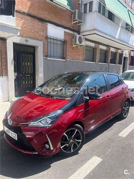 Usado Toyota Yaris Hybrid Advance 100 CV (73 kW) 2017 Rojo Berlina