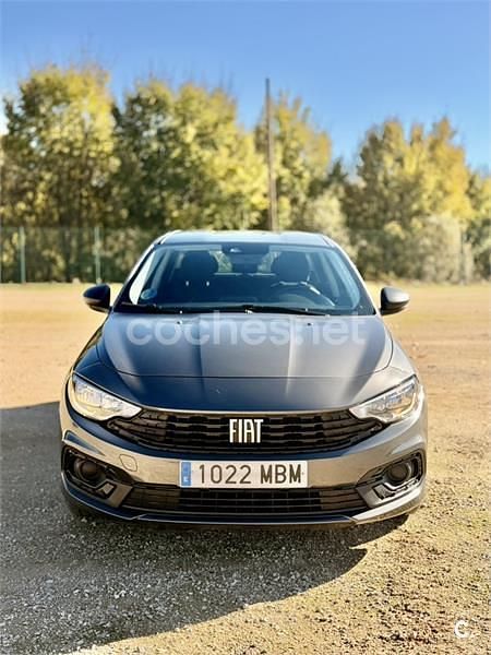 Usado Fiat Tipo 130 CV (95 kW) 2022 Gris / plata Familiar