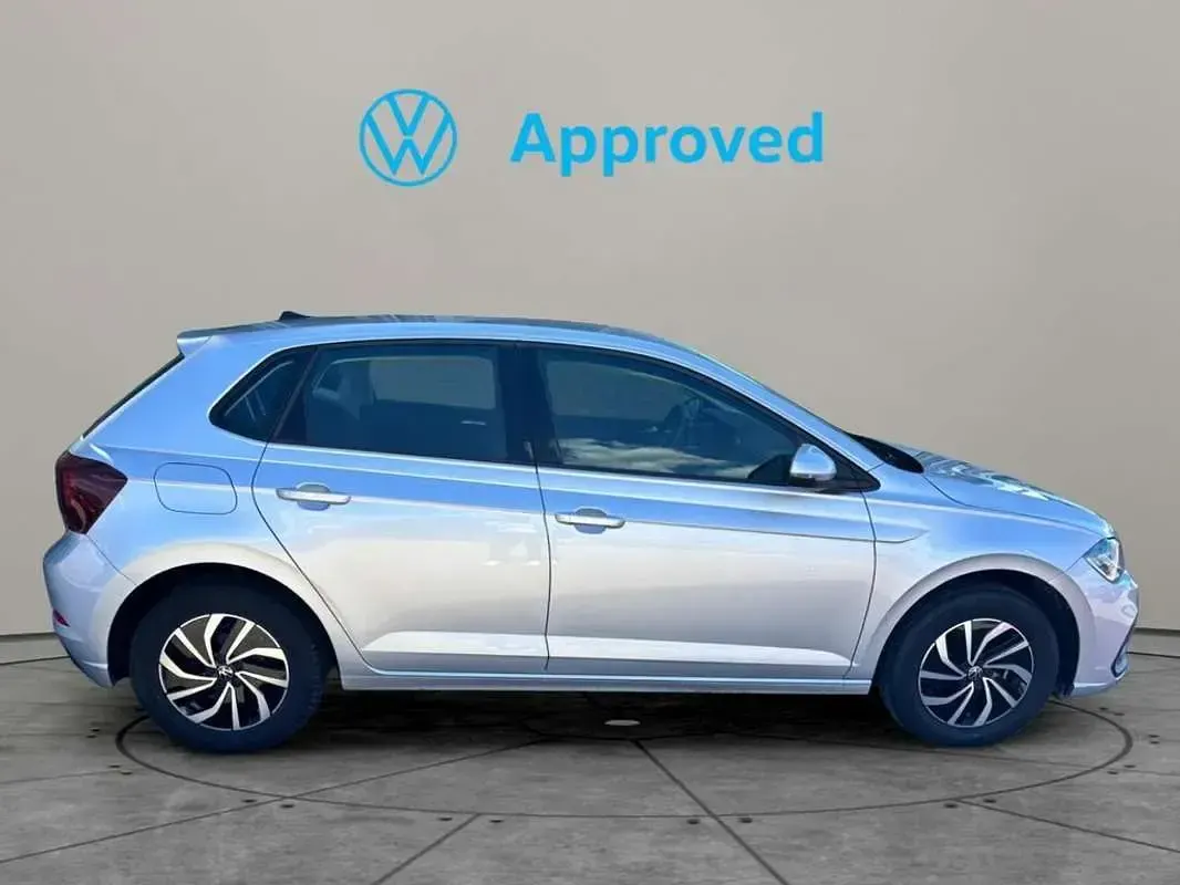 Usado VW Polo 94 CV (69 kW) 2024 Gris Utilitario