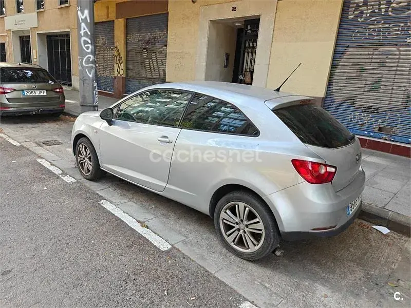 Usado Seat Ibiza SC 90 CV (66 kW) 2011 Gris / plata Utilitario