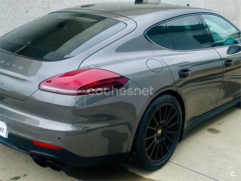Usado Porsche Panamera GTS 440 CV (323 kW) 2016 Gris / plata Berlina