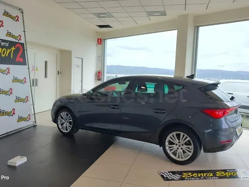Usado Seat Leon Style 110 CV (80 kW) 2021 Gris / plata Berlina