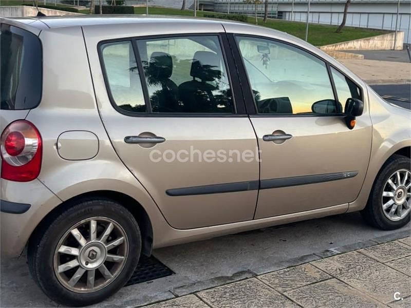 Usado Renault Modus Dynamique 80 CV (58 kW) 2004 Beige Monovolumen