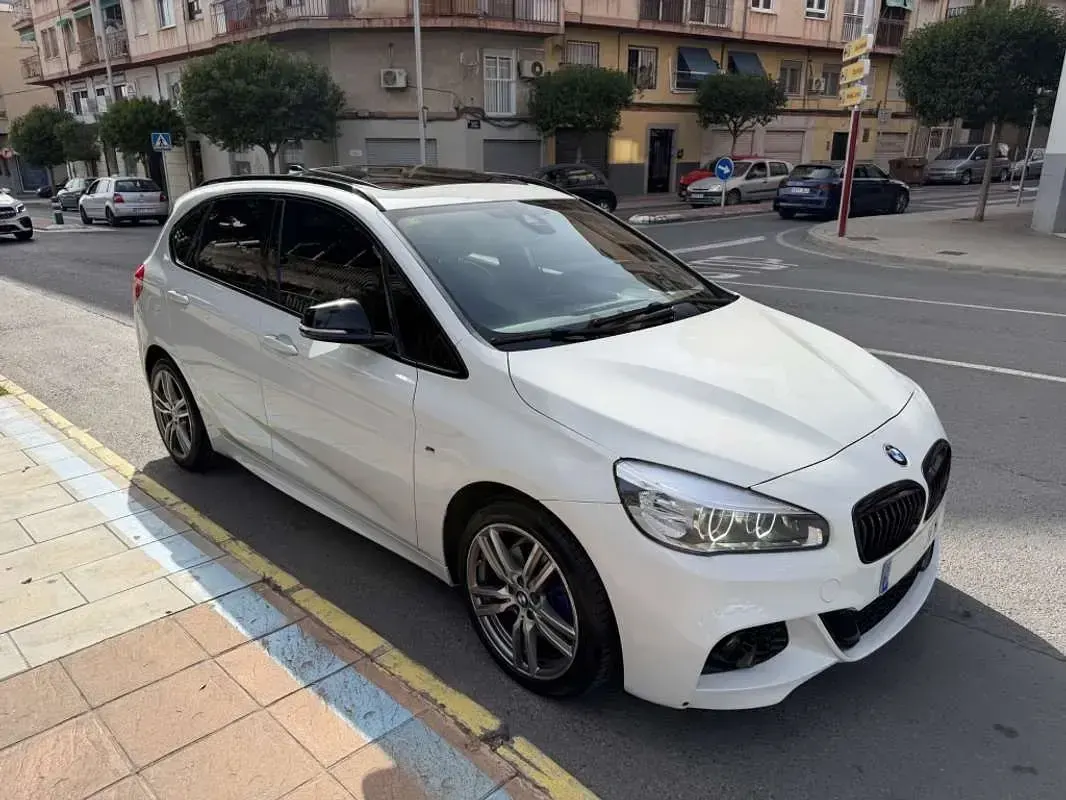 Usado BMW 220 Active Tourer Sport Line 190 CV (139 kW) 2015 Blanco Monovolumen