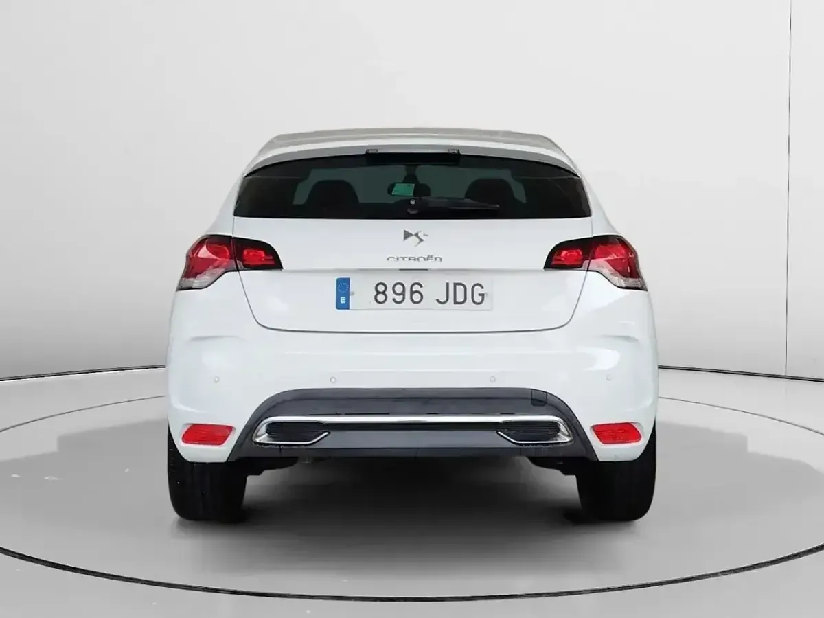 Usado DS Automobiles DS4 Design 131 CV (96 kW) 2015 Blanco Berlina