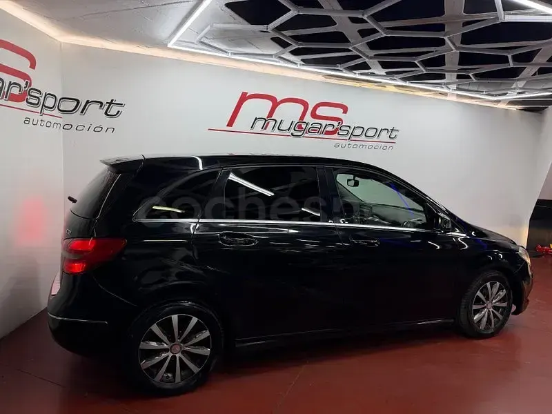 Usado Mercedes B180 109 CV (80 kW) 2012 Negro Utilitario