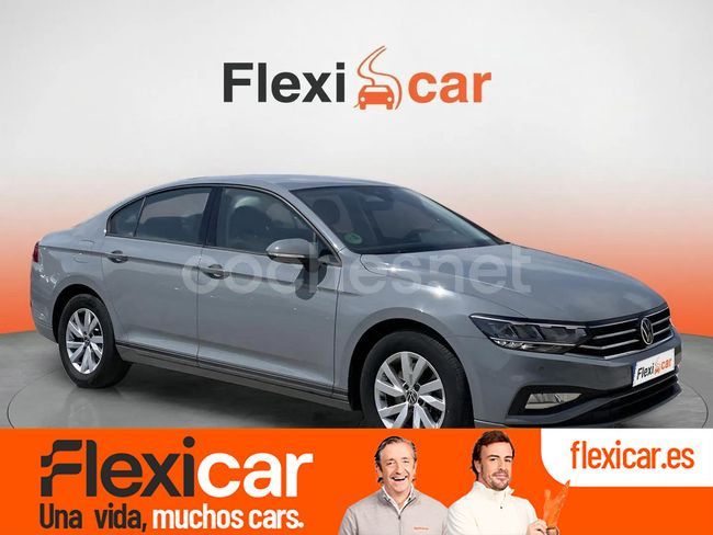 Gris / plata Usado 2022 VW Passat Business Berlina | 21.990 € (Precio justo) - Imagen 1/4