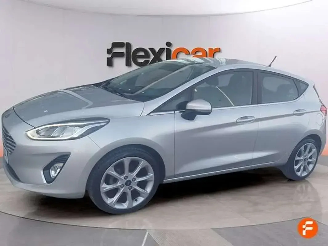 Usado Ford Fiesta Titanium 86 CV (63 kW) 2017 Gris Utilitario