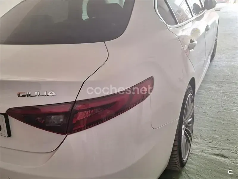 Usado Alfa Romeo Giulia Super 180 CV (132 kW) 2018 Blanco Berlina