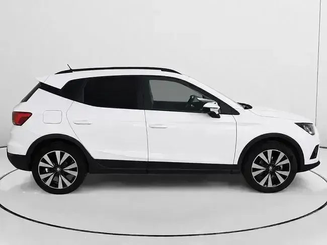 Usado Seat Arona Ecomotive 110 CV (80 kW) 2021 Blanco SUV