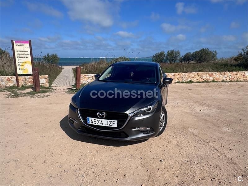 Używany Mazda 3 Luxury 150 KM (110 kW) 2017 Szary Sedan/Limuzyna