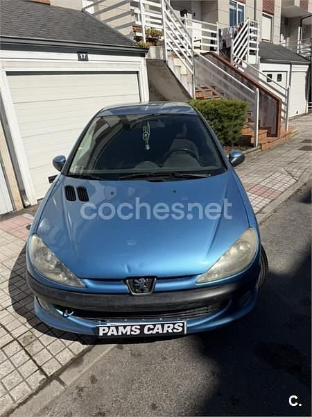 Usado Peugeot 206 110 CV (80 kW) 2002 Azul Berlina