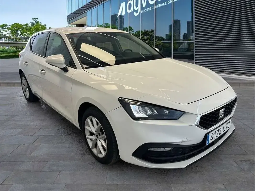 Usado Seat Leon Style 116 CV (85 kW) 2021 Blanco Utilitario
