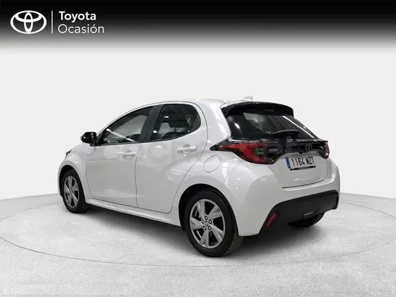Usado Toyota Yaris Hybrid Active 116 CV (85 kW) 2025 Blanco Berlina