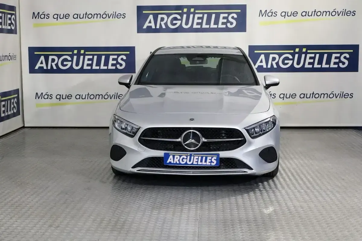 Usado Mercedes A200 163 CV (119 kW) 2023 Plateado Utilitario