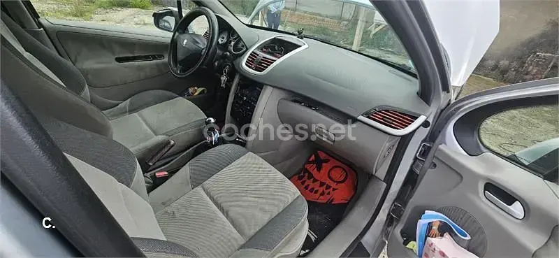 Usado Peugeot 207 75 CV (55 kW) 2007 Gris / plata Berlina