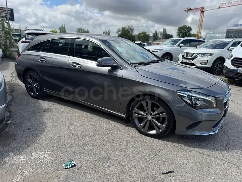 Usado Mercedes CLA200 Shooting Brake Urban 136 CV (100 kW) 2016 Gris / plata Familiar