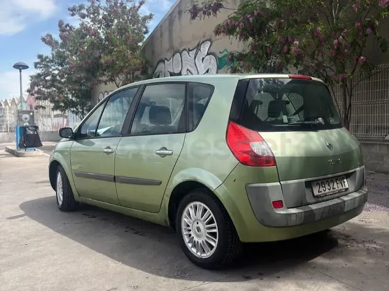 Usado Renault Scénic Dynamique 105 CV (77 kW) 2007 Verde Monovolumen