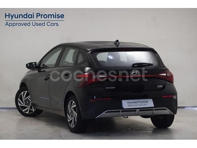 Usado Hyundai i20 100 CV (73 kW) 2024 Phantom black (perlado) Utilitario
