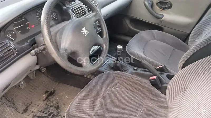 Usado Peugeot 406 90 CV (66 kW) 1998 Verde Berlina