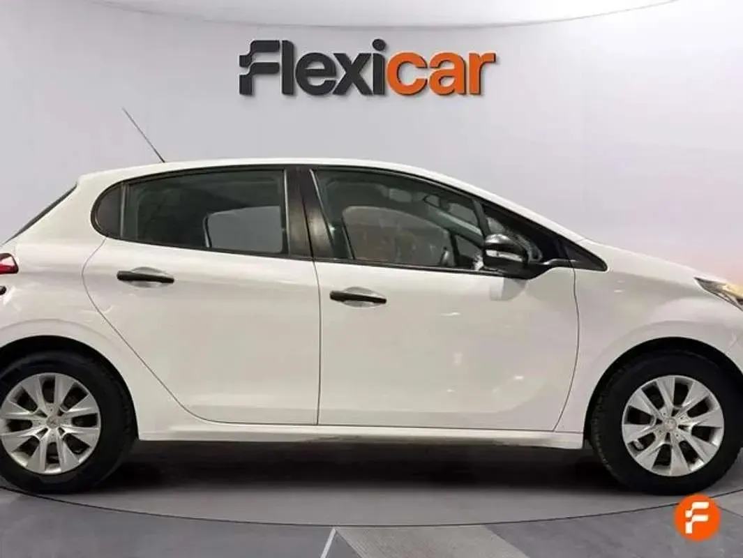 Usado Peugeot 208 Access 82 CV (60 kW) 2018 Blanco Utilitario