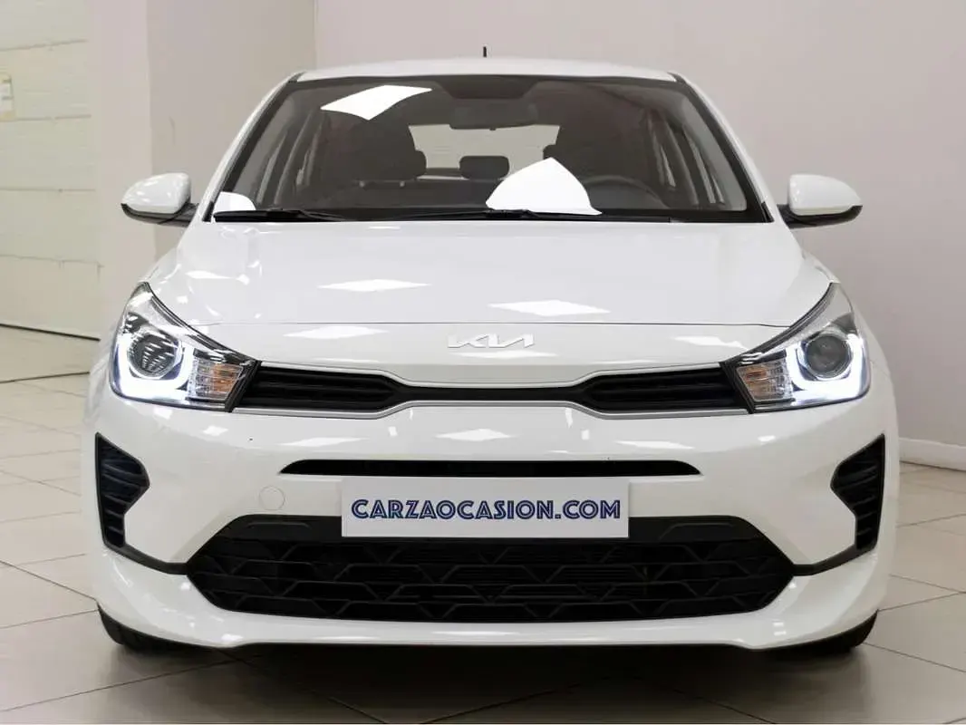 Usado Kia Rio 84 CV (61 kW) 2022 Blanco Utilitario