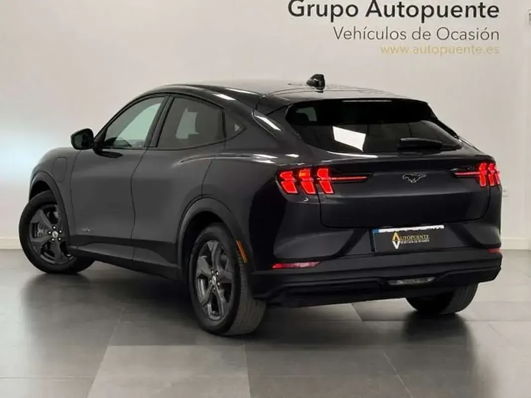 Usado Ford Mustang Mach-E 216 kW (294 CV) 2022 Gris SUV