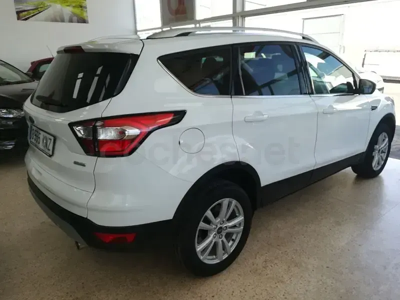 Usado Ford Kuga Titanium 120 CV (88 kW) 2018 Blanco SUV